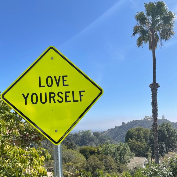 Meet your Posher, Anissa - Picture 1 of 1